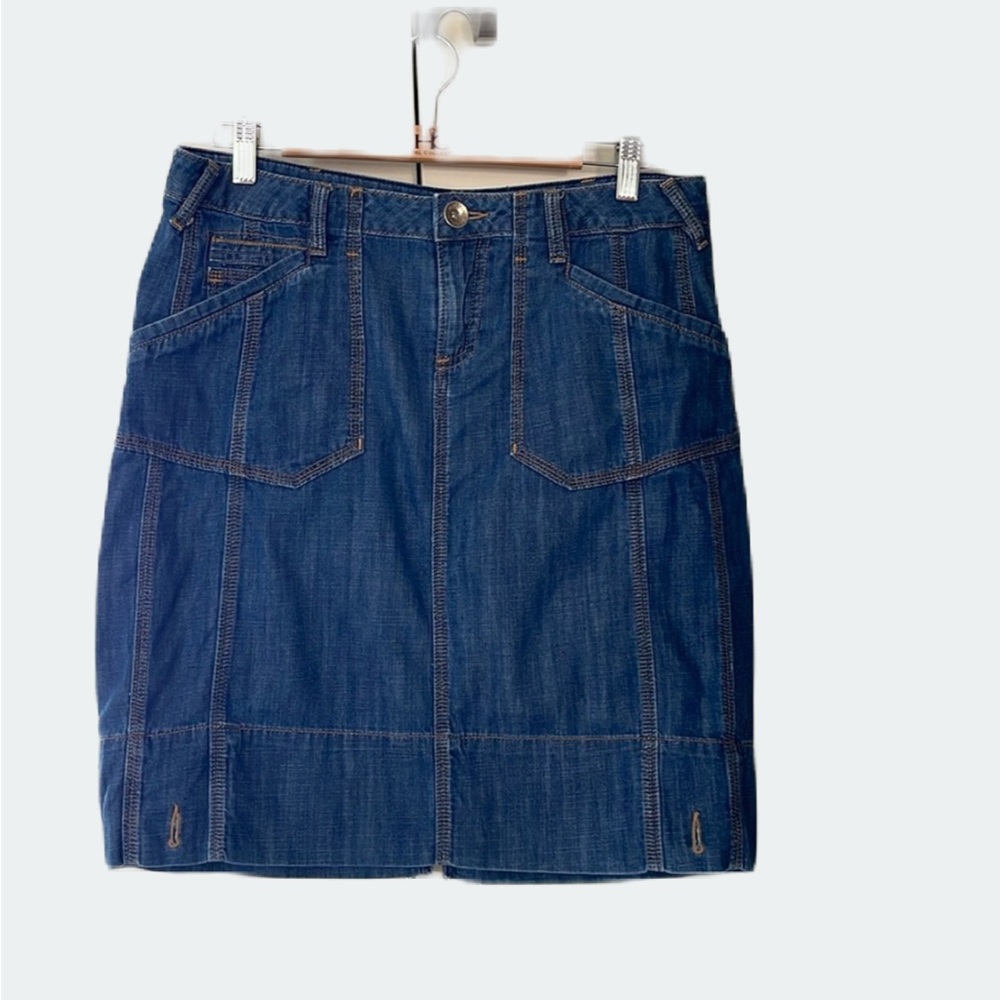 Banana Republic, 10, light summer cotton jean skirt,fly zip, industrial look EUC